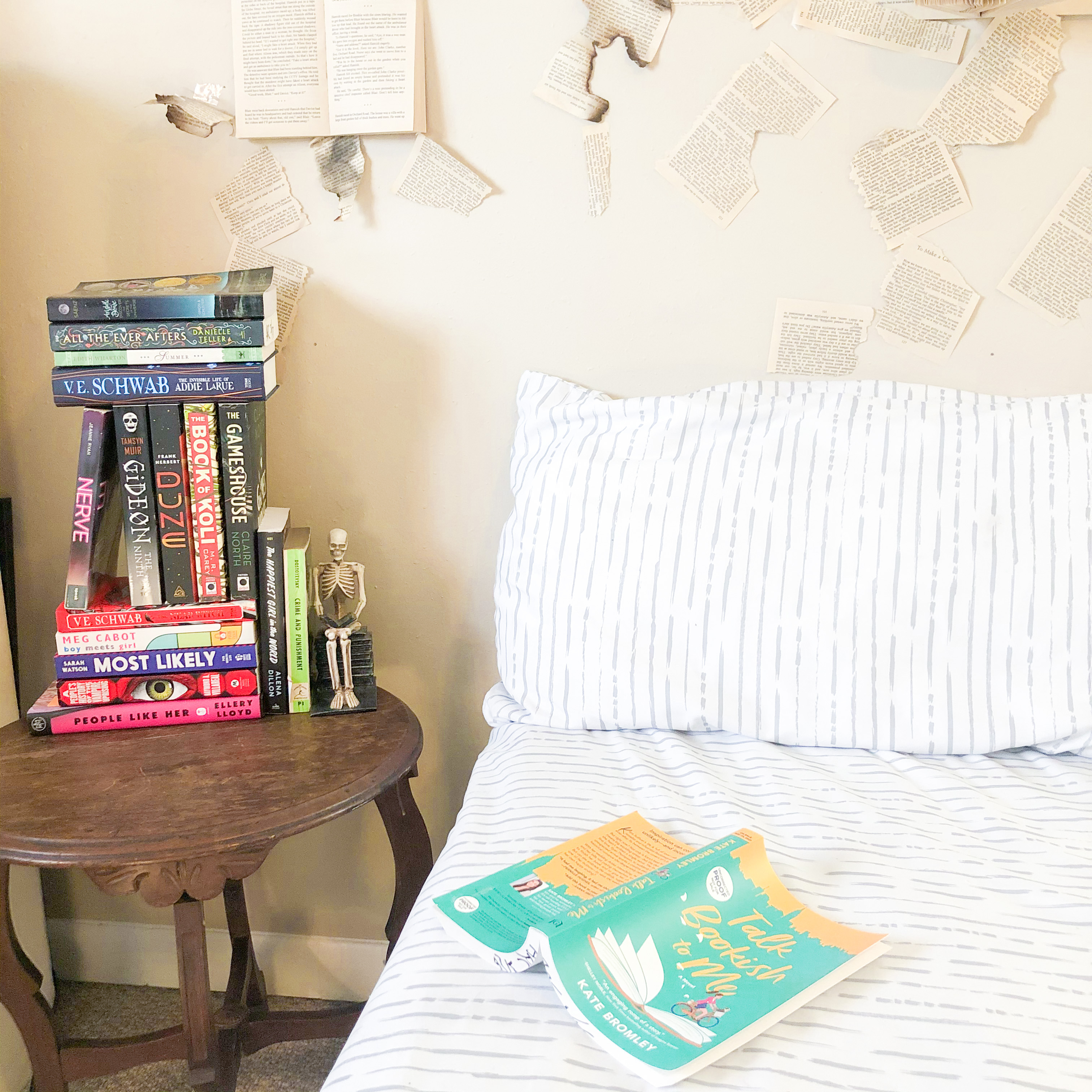 how to organize your TBR - just like Gilmore Girls